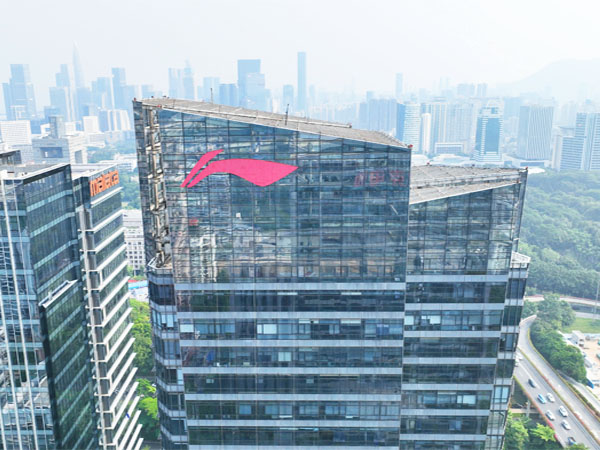 深圳李寧集團玻璃幕墻發光字工程案例